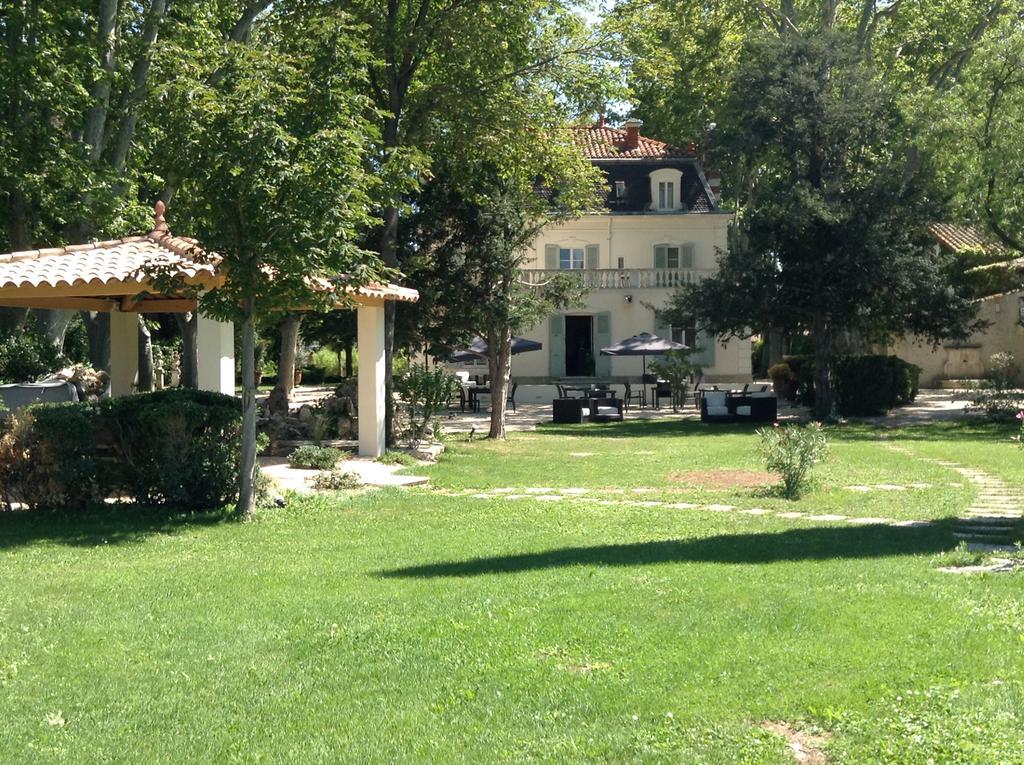 Hostellerie Les Frenes Aviñón Exterior foto