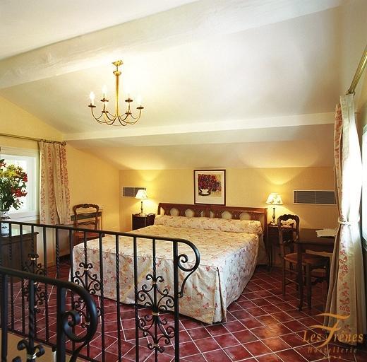 Hostellerie Les Frenes Aviñón Habitación foto